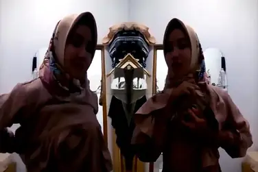 Bokep Indo Kasur Nyaman Digenjot Asyik Crot